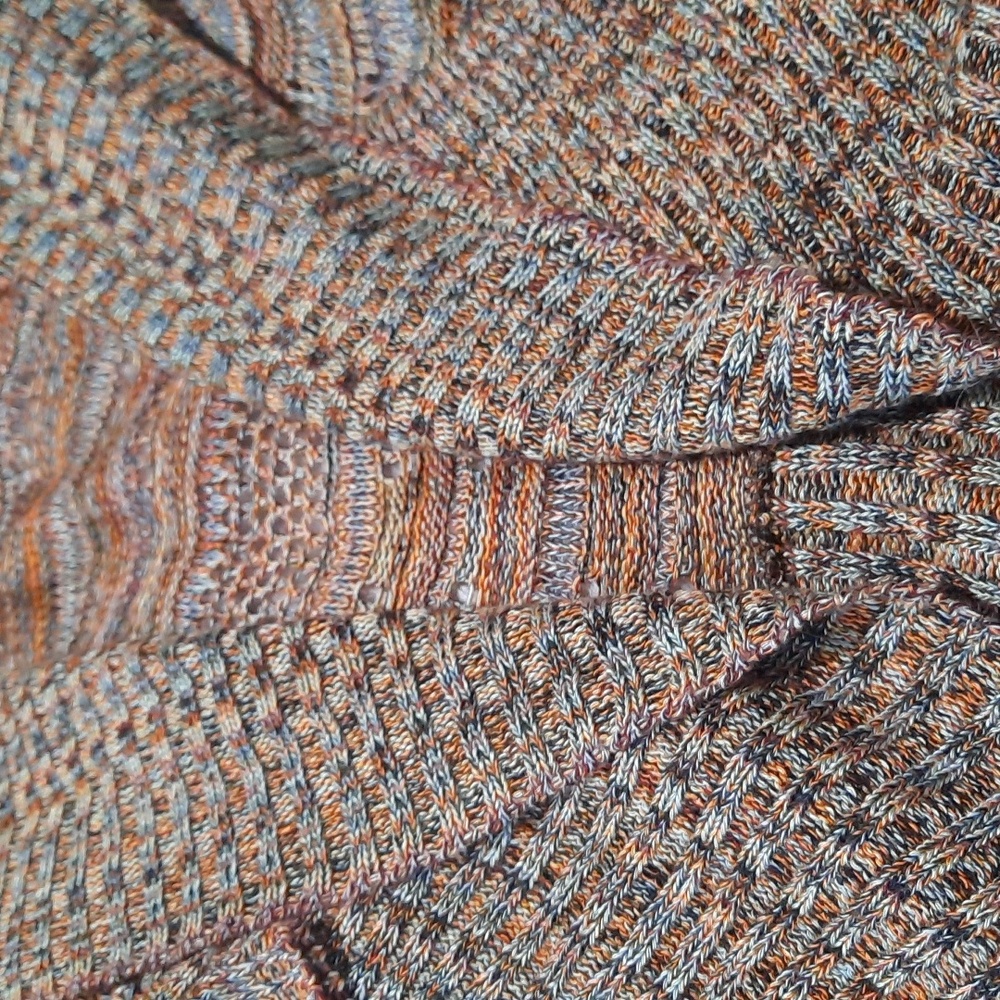 A knitch above cardigan size medium - Picture 4 of 4